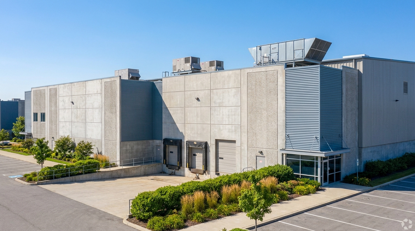 Bodega industrial ligera en Birmingham con equipo de HVAC de gran formato